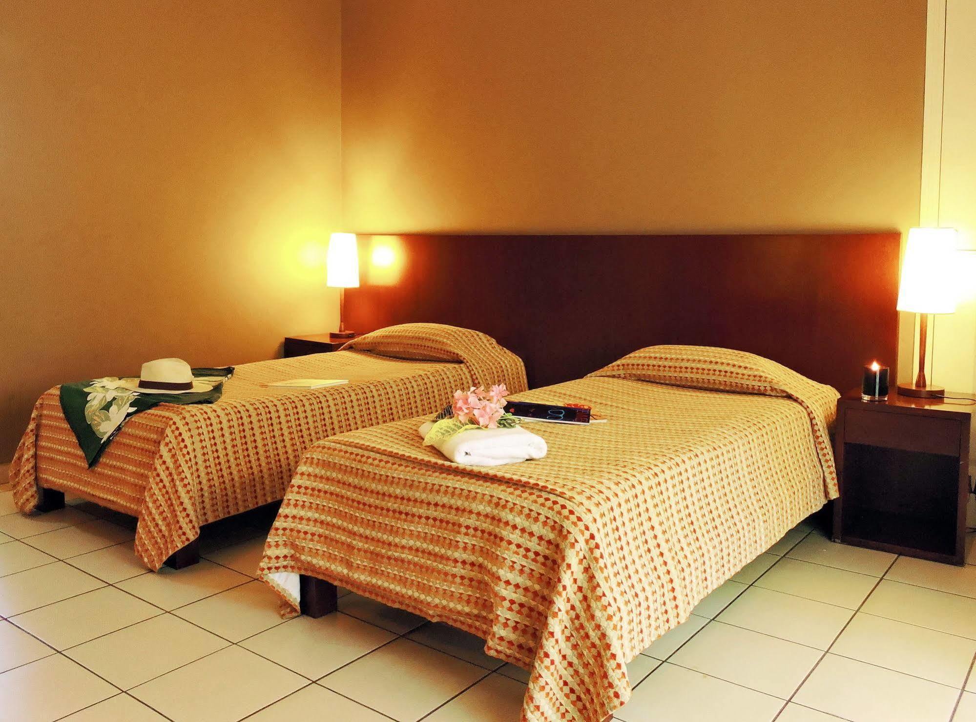 Koniambo Hotell Koné Exteriör bild